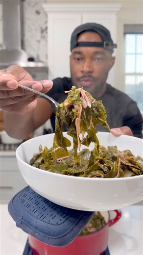 Best Collard Green recipe on the innanets #collardgreens #sides #thanksgiving #onestopchop | OneStopChop