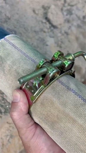 Hand-tight Water Pipe Connection Clamp