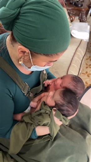 Newborn photography tip! Sleeping babies = easier photoshoots. Babies cant control their movements yet, so peaceful poses are best. | Maars Newborn Tips & Lifestyle