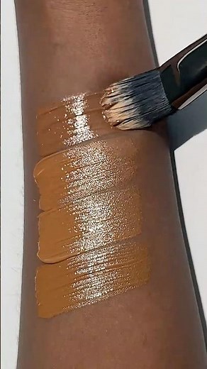 KIKO Milano - Love Fusion - 24H Moisture Radiant Foundation in Action