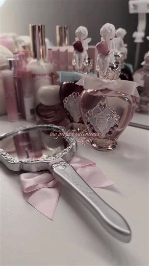 the prettiest perfume set ever- and it’s 40% off 🥹🍰 #flowerknowsmakeup #perfume #floralperfume #valentinesdaygiftideas #valentinesdaygift