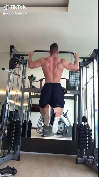 ‏Pull ups #fitnessmotivation #fitnesshome #quarantine