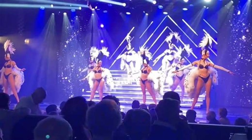 Des plumes à Vieux-Berquin: dans les coulisses du Grand Cabaret