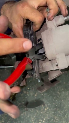 #brakediscs #adjustment #tips #yt #trending #skills #shortvideo #top #viralvideo