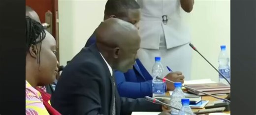 While building up the submission on illegal nominations of the two COFTU board Members of NSSF.Muko @MrBusinge, then comes a @Kalinaki trying to describe my suit as ill fitted. Really? 🤣🤣🤣🤣My muko @hon_mpaka did give me conducive environment to submit my presentation.