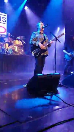 Tony Lewis from the Outfield singing the beginning of "Your Love" on the 80s cruise 2020