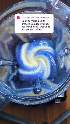 Creating an Earth smoothie (using blue and green spirulina powder) 🌍