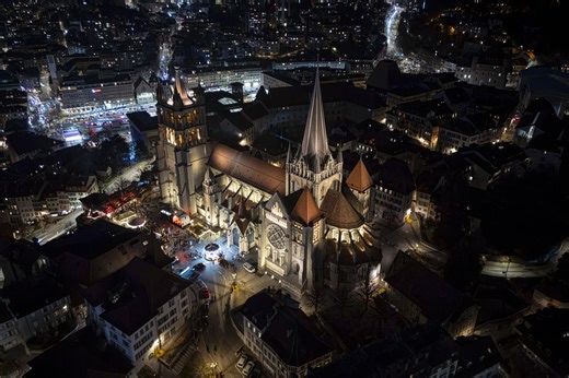 Un nouvel éclairage pour les 750 ans de la cathédrale de Lausanne | RTS