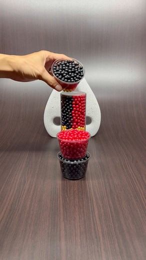 5.5M views · 16K reactions | Watch this hypnotic reverse beads loop — so calming and oddly satisfying! Perfect visual therapy. #reversebeads #asmr #satisfying #oddlysatisfying #calmingmotion | Retjie Studio | Facebook