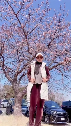 Wake Up with AI Tripod Selfie Stick and Ramp Dance