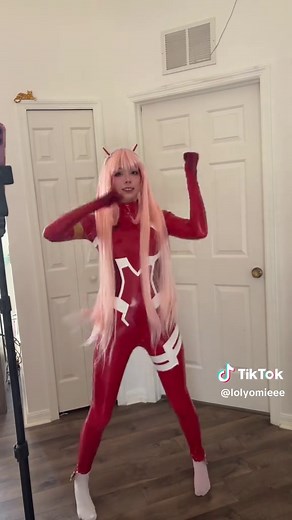 zero twoooooo #zerotwo #zerotwocosplay #cosplaydance #darlinginthefraxx #fyp