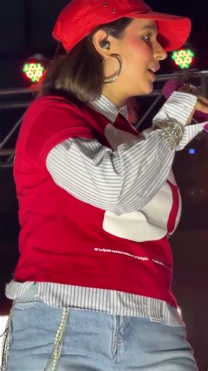 #sunandasharma gets offended & teased by personal- while performing live concerts 🤯🤯🤯🤯