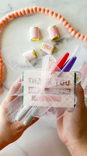 Sierra Miller | Content Creator on Instagram: "I’m back with another easy + inexpensive teacher gift idea for Teacher Appreciation week! ✏️🍎 So many of you loved the last idea but couldn’t find the supplies at your store OR you needed an idea for male teachers. For this gift, I’ve included both pink and blue printables, which are available for FREE download on my blog. These will fit nugget chocolates and standard gift cards! 🙌🏻 Supplies: Star jar: @michaelsstores (.99) Tulle: @michaelsstores