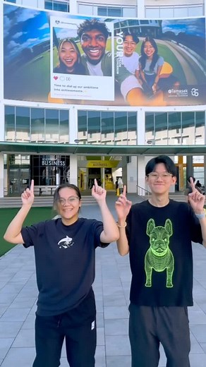 When the wind takes you to #TPOH26, adventure begins! Explore our campus 🏫, check out exciting courses, and learn more about life at TP from our friendly #TPFAM 🫶🏻 Join us at Evening Fest for 🍔 food 🎮 games 🎤 live performances 💥 nonstop vibes and more! Come hang out, have fun, and make memories you won’t forget 😍 Don’t miss it! Register now 👉 bit.ly/tpoh26 #temasekpoly #tpcreatingtomorrow