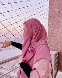 1K views · 30 reactions | Sebak tengok video ni sebab rindu kota Mekahni View dari clock tower❤️ terima kasih @farahfakhira_ sayang sebab pakai handsock Dewi dari NurBella. Kalau kita pakai baju lengan besar camne memang perlu pakai handsock taw supaya aurat kita terjaga殺comel sangat fara ❤️ #mekah #rayapkpb2020 #handsock #muslimahfashion #aurat | Nur Be'lla Collection | Facebook