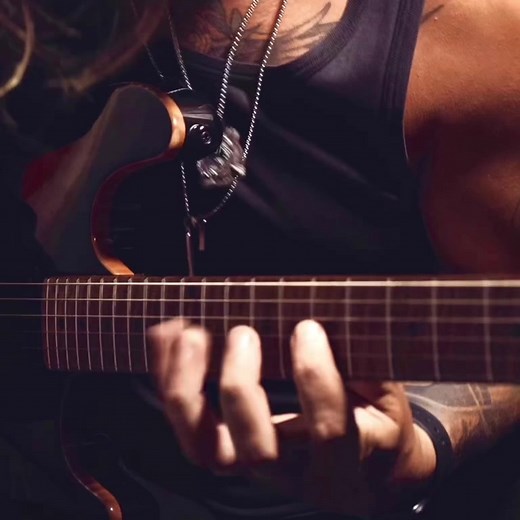 Rock Guitarist Shreds with Wah Pedal!