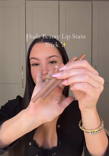 Mini Trick für präzise Huda Beauty Lip Stains