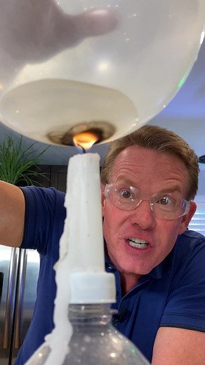 Hold a balloon over fire…and it doesn’t pop! #scienceexperiments #sciencemagic #stevespangler #science #experiment #learnontiktok