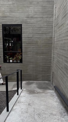 Elevate your style game with the perfect blend of comfort and sophistication. Introducing the Comfy Vest paired flawlessly with the Palazzo Pants – a mix-and-match masterpiece.