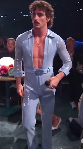 Benson Boone SHOCKS the Grammys—Clothes Off & Flip On! 🎤🤸‍♂️