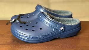 Watch Crocs Classic Lined Clog Fuzzy Slippers Review on Amazon Live
