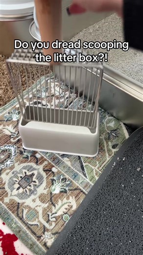 This cat litter scooping sifter makes cleaning so easy… one litter scoop and you are done 👏 #litterscooper #catlitterscoop #catsoftiktok #catlitter #tiktokshopholidayhaul