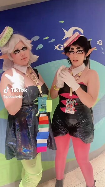 aquarium night was a success i think #dragoncon #georgiaaquarium #splatoon #squidsisters #cosplay