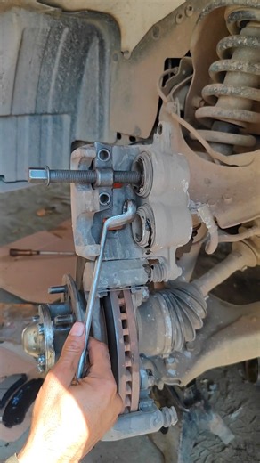 1M views · 3K reactions | How To Compress Front brake piston #mechanic #cartipstv #fypシ゚ #repair | Car Tips Tv | Facebook