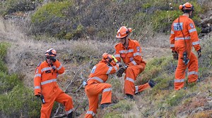Search for human bones at Maslin Beach (7 News)