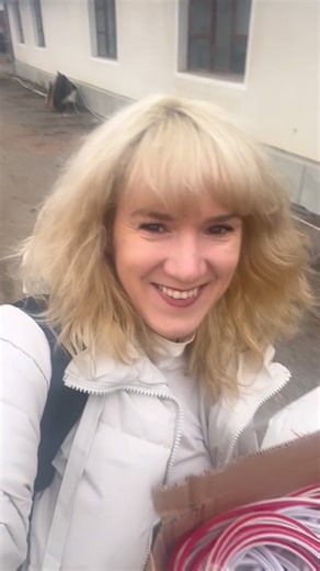 Hangaround on Instagram: "Aceasta postare e despre rabdare, rabdare si iar rabdare…incercari, esec, progres mic si multa perseverenta si ambitie. Presarata cu obsesie pentru perfect, comod si un inalt standard de calitate. Am avut parte de cateva zile pline, cu vizite in hale de productie. Am lucrat in paralel cu zona de textile, tesaturi moi si fine si cu cele mai dure, metal… o cu totul alta lume! Oricum ar fi, am incredere ca voi reusi sa va arat cat de repede la ce se lucreaza. Multumesc tut