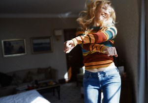 Chanson feel good : notre playlist pour garder le moral pendant le confinement ! - Elle