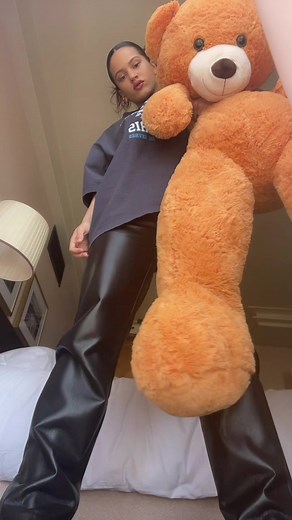 La Rosalia (@rosalia)’s videos with D E L I R I O Motomamiiiiiii - La Rosalia