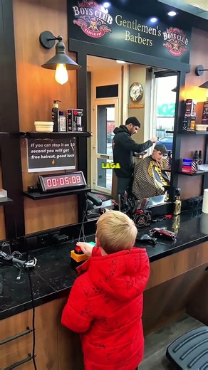 He stopped the timer at exactly 10 seconds and won.#shorts