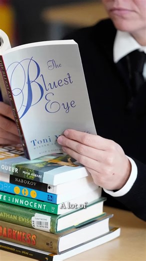 💙 Toni Morrison's The Bluest Eye is one of the most consistently banned book in America 💙. The Bluest Eye is the legendary African-American novelist's first outing in fiction — and in many respects, it's her most enduringly radical. Morrison would go on to write many modernist inflected literary tour de force, including The Song of Solomon and the very famous Beloved. We're taking a deep dive into each of these books across Febuary for Black History Month. 🎧 Listen to the first installment of