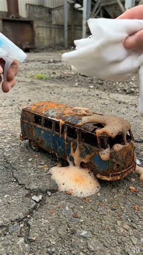 This tiny bus was completely covered in rust… 😳Wait till the end 🔥