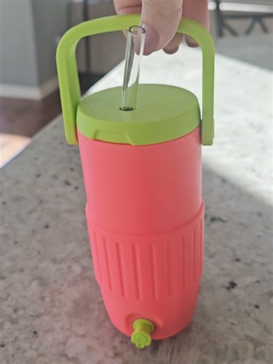 Will it keep my drinks cold? Probably not but its freakin' adorable🤣🤣 STL in my bio (and shop my posts) #3dprint #3dprints #cooler #koozie #3dprinted