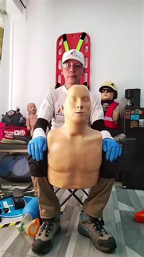 sabes que hacer si una persona presenta paro cardiaco? #rcp #aha #brigadasdeemergencias #sstcolombia #sst