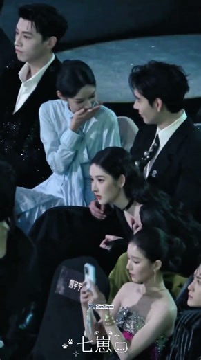 Wang Jie Sneaks Over to Chat with Zuer — Too Cute! #星光大赏 #王玉雯 #陈星旭 #宋祖儿 #赵露思 #周也