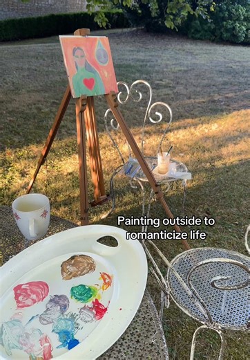 Painting in progress… I could have painted the landscape but I did something else x) Anyway it was fun to paint oustide like the old masters (a paint to move everything tho) #paintingoutside #cottagecore #cosplayingtheoldmasters #aestheticvideos🖤🦋