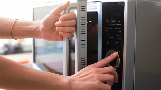 You’ve Been Using Your Microwave Wrong This Entire Time: 🔥 You might think you’ve mastered the microwave, but most people are still missing key tricks that make a huge difference. From heating evenly to keeping food crispy, these tips will change how you use it forever. | Truth Teller