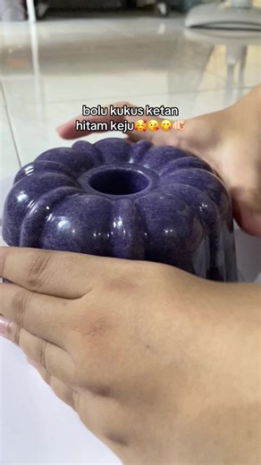 inget ya! buat yang mau recook, loyang nya di oles minyak dulu❗️😭 hal sepele ini udah merenggut banyak korban, salah satunya aku💔 tapi over all enakkk🫰🏻💛 #bolukukus #bolukukusketanhitam #boluviral #ketanhitam #fyp #belitung #tanjungpandan