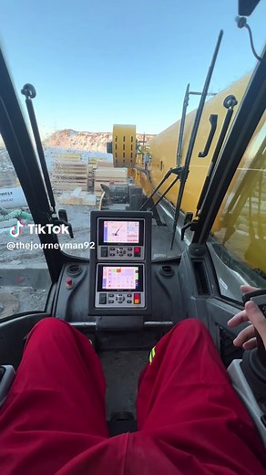 Crane Operator Life: Insights into Heavy Equipment Careers