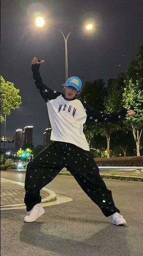 Under the Streetlamp🌃 #TEAMBOYS #AustinZhang #LetsDance #BIGBANG