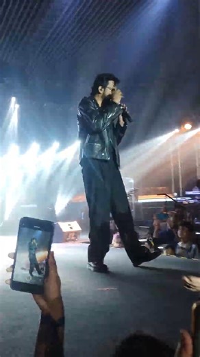 Humma Humma song performed by Nakash Aziz