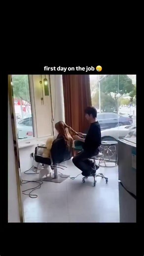 Vip Mindset on Instagram: "Dm for credits / removal This video highlights how using an iron curler might look harmless, but it reaches extreme temperatures within seconds. Most curling irons heat up to 300–400°F, hot enough to instantly damage hair strands. When hair is exposed to that kind of heat, the moisture inside literally evaporates, leading to dryness, split ends, and a weakened structure. That sizzling sound you hear isn’t normal—it’s the water inside your hair boiling away. Repeated ov