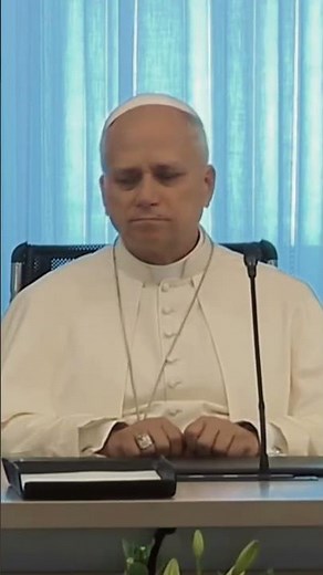 The art of listening: Pope Leo XIV’s lesson in humility and focus 🤍✨ #Shorts