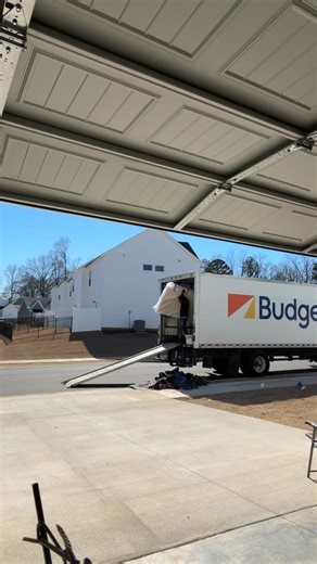 𝐎𝐫𝐥𝐚𝐧𝐝𝐨 𝐄𝐱𝐩𝐫𝐞𝐬𝐬 𝐌𝐨𝐯𝐞𝐫𝐬 on Instagram: "Another successful unloading job for our loyal customer, Stephen! Today our professional labor-only moving team assisted with unloading a moving truck, safely handling heavy furniture and placing every item with care and precision. At Orlando Express Movers Inc, we offer full-service moving solutions, including: ✔️ Labor-only moving services ✔️ Truck loading & unloading ✔️ Heavy lifting & furniture handling ✔️ Local & long-distance moving