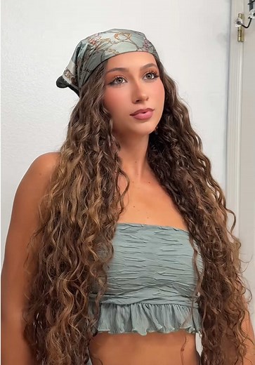 Your bandana will stay on ALL DAY🤩…#curlyhair #tutorial #curlyhairstyles #curlytutorial #hairtutorial