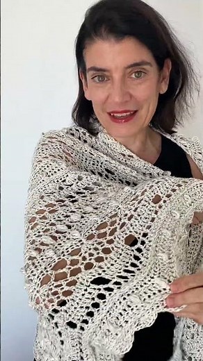 El patrón de este chal a #crochet es de Sis homemade y se llama sis love shawl #tejer #ganchillo