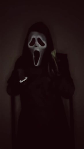 The survivors try to bribe the maniac. #halloween #ghostface #cosplay #dbd #deadbydaylight